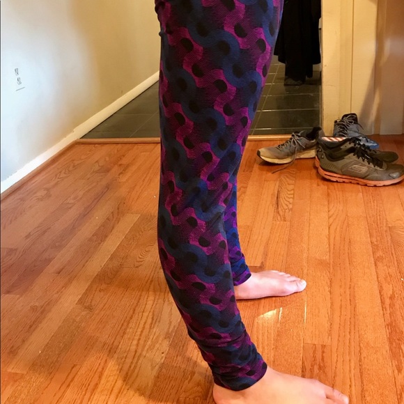 EUC Lularoe Tall and Curvy Leggings- Purple - Picture 2 of 3
